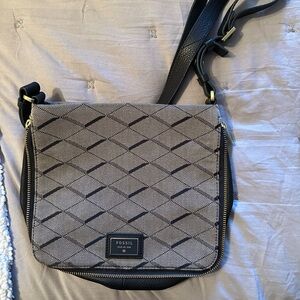 Fossil crossbody black and gray diamond pattern